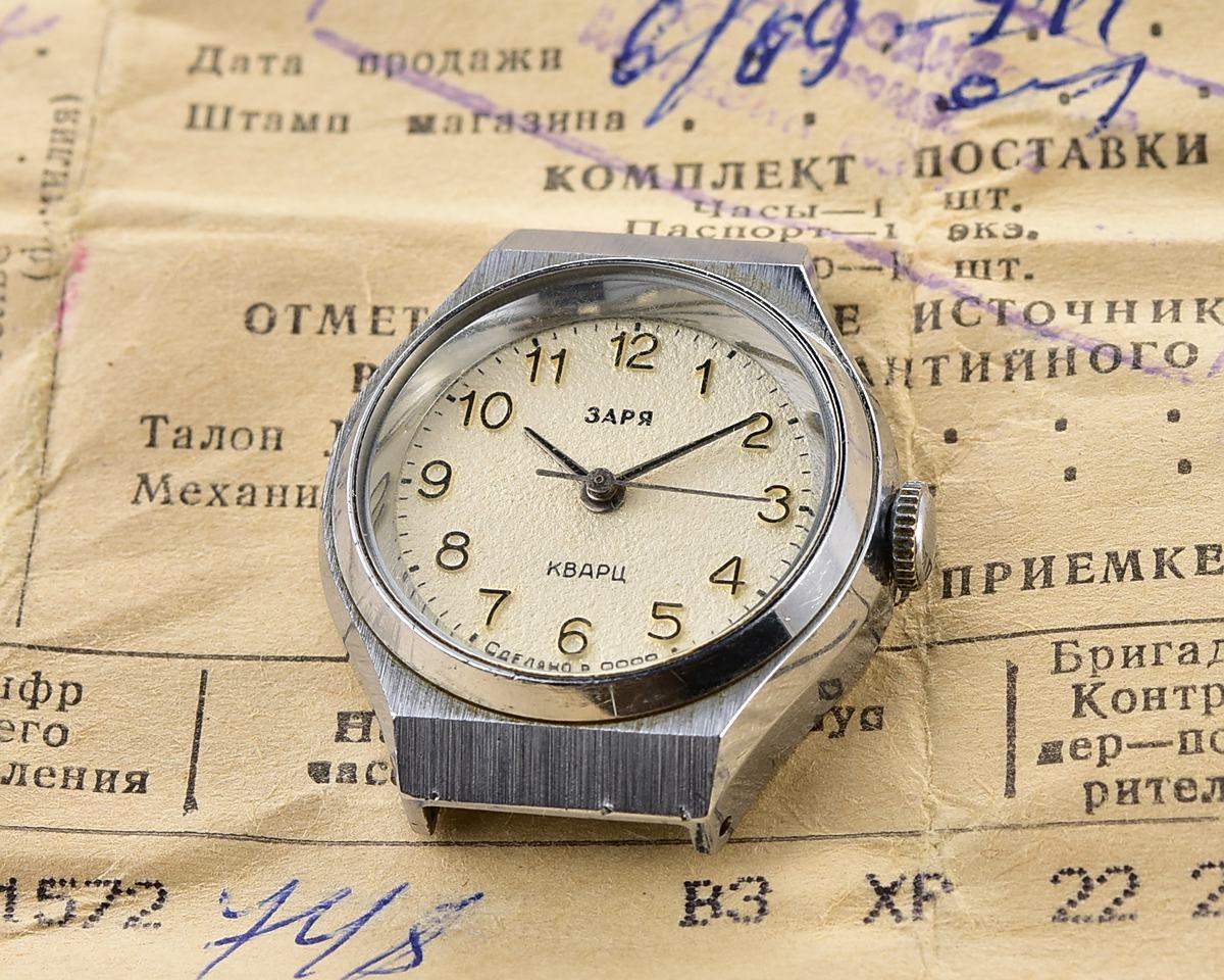 TIME CAPSULE: ZARIA wristwatch for ladies with quartz movement - with box and passport!