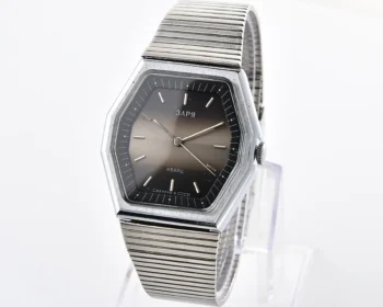 Vintage Zaria wristwatch with quartz movement