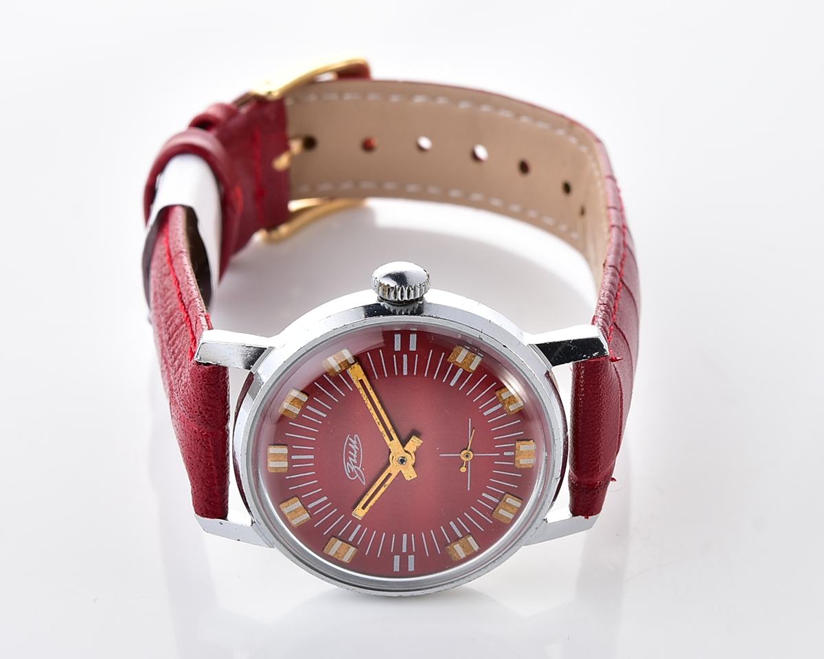 ZiM soviet mechanical wrist watch with crimson dial