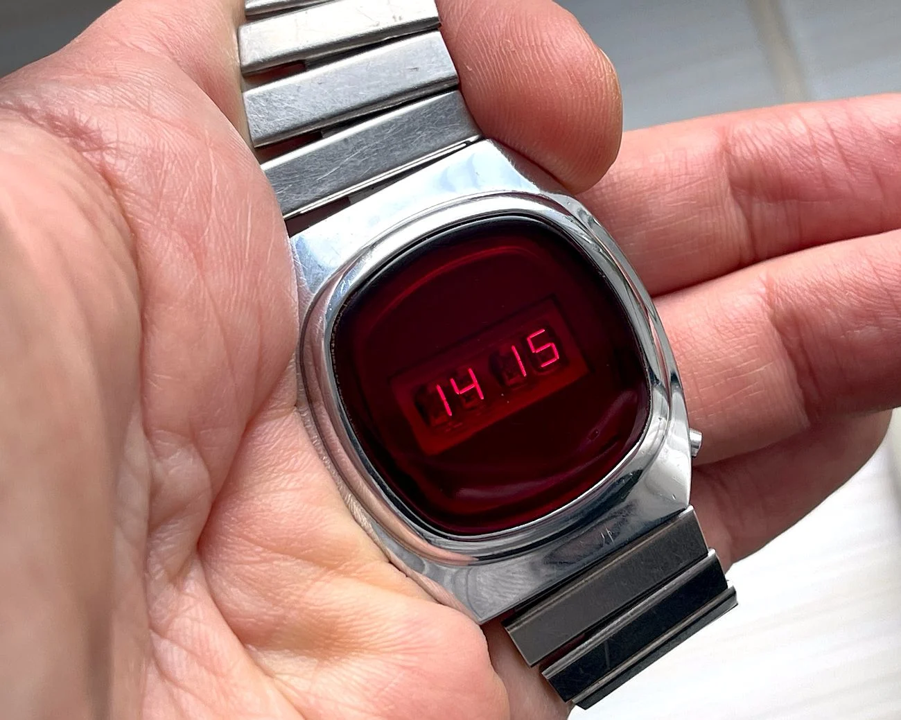 First Red LED Digital Vintage USSR wristwatch Electronika E-1 "illuminator" Pulsar!