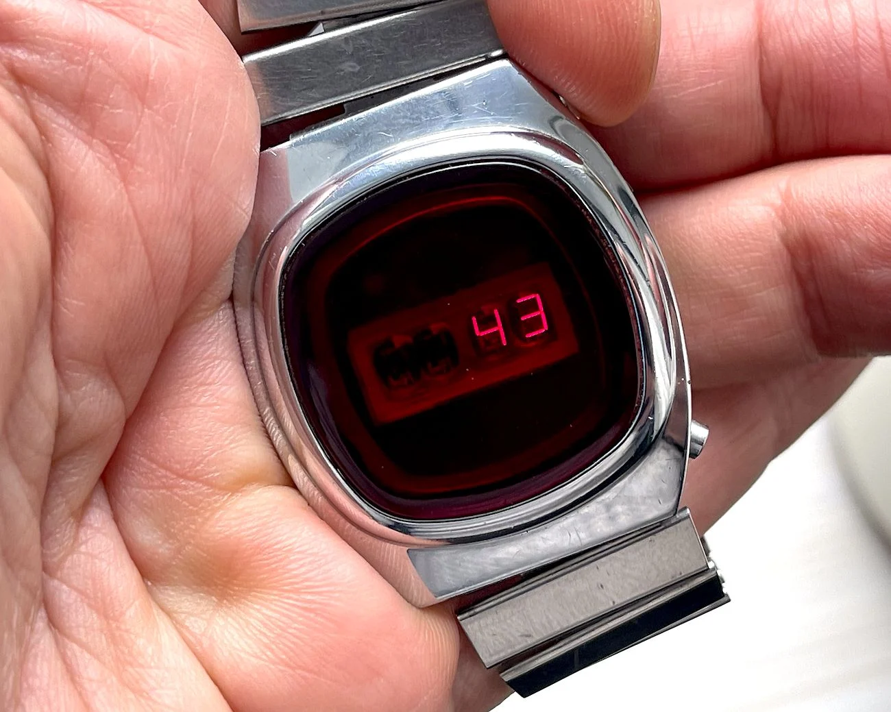 First Red LED Digital Vintage USSR wristwatch Electronika E-1 "illuminator" Pulsar!