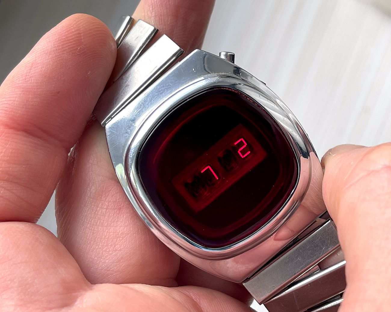First RED LED Digital Vintage USSR wristwatch Electronika E-1 "illuminator" Pulsar!