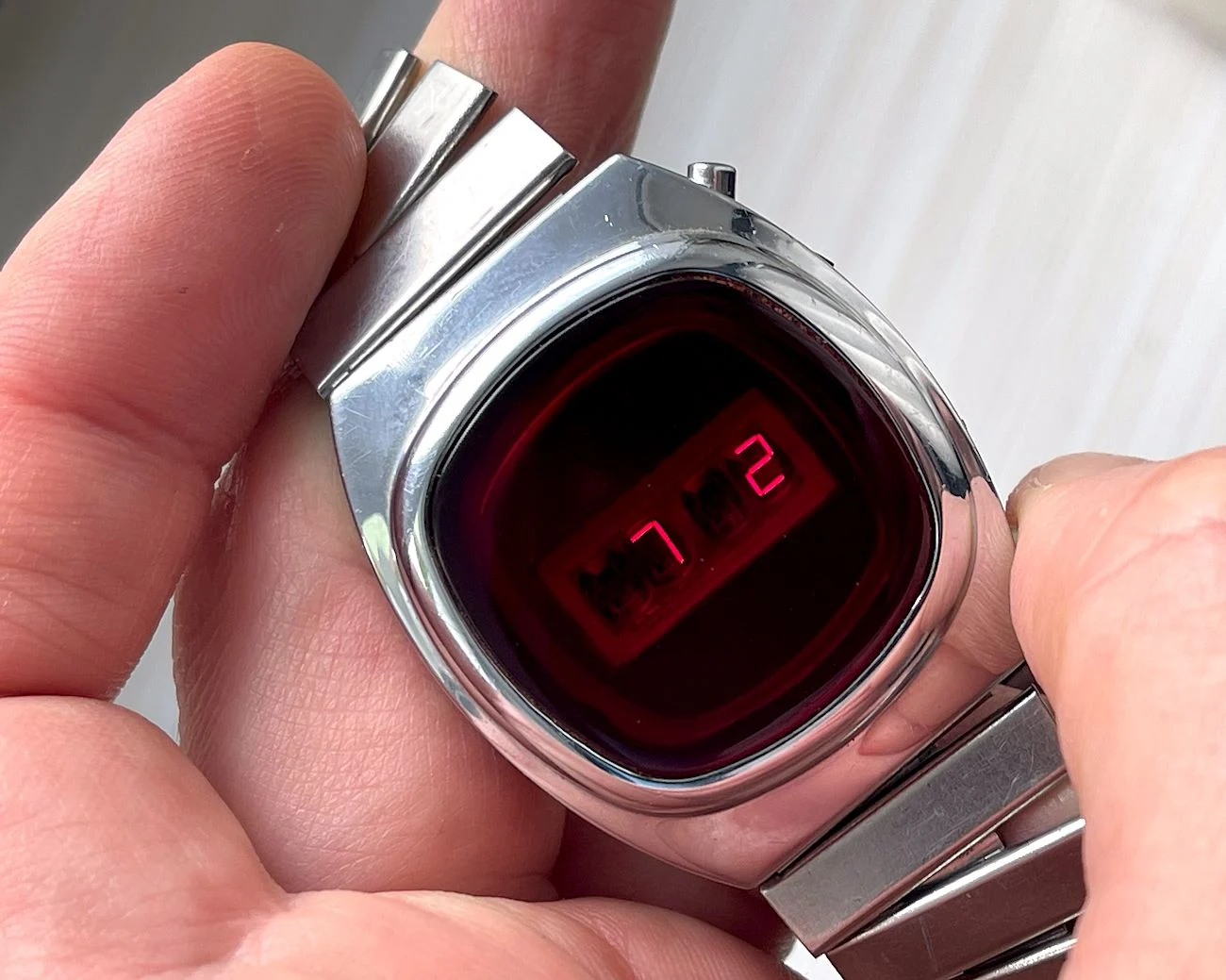 First Red LED Digital Vintage USSR wristwatch Electronika E-1 "illuminator" Pulsar!