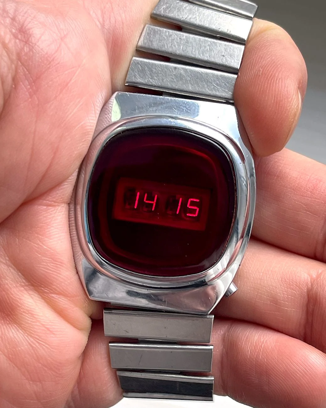 First Red LED Digital Vintage USSR wristwatch Electronika E-1 "illuminator" Pulsar!