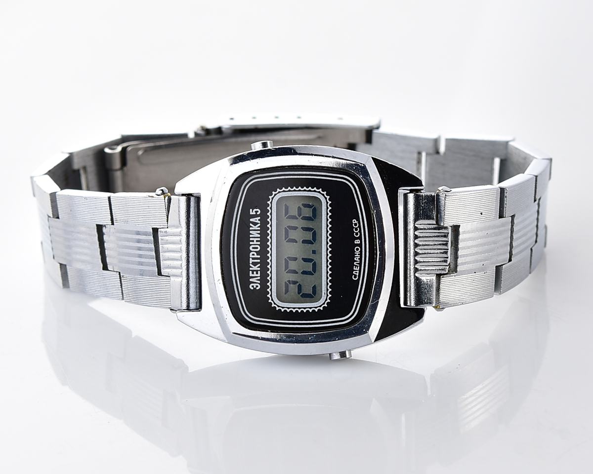 Digital vintage USSR wristwatch Electronika with stainless steel bracelet for ladies