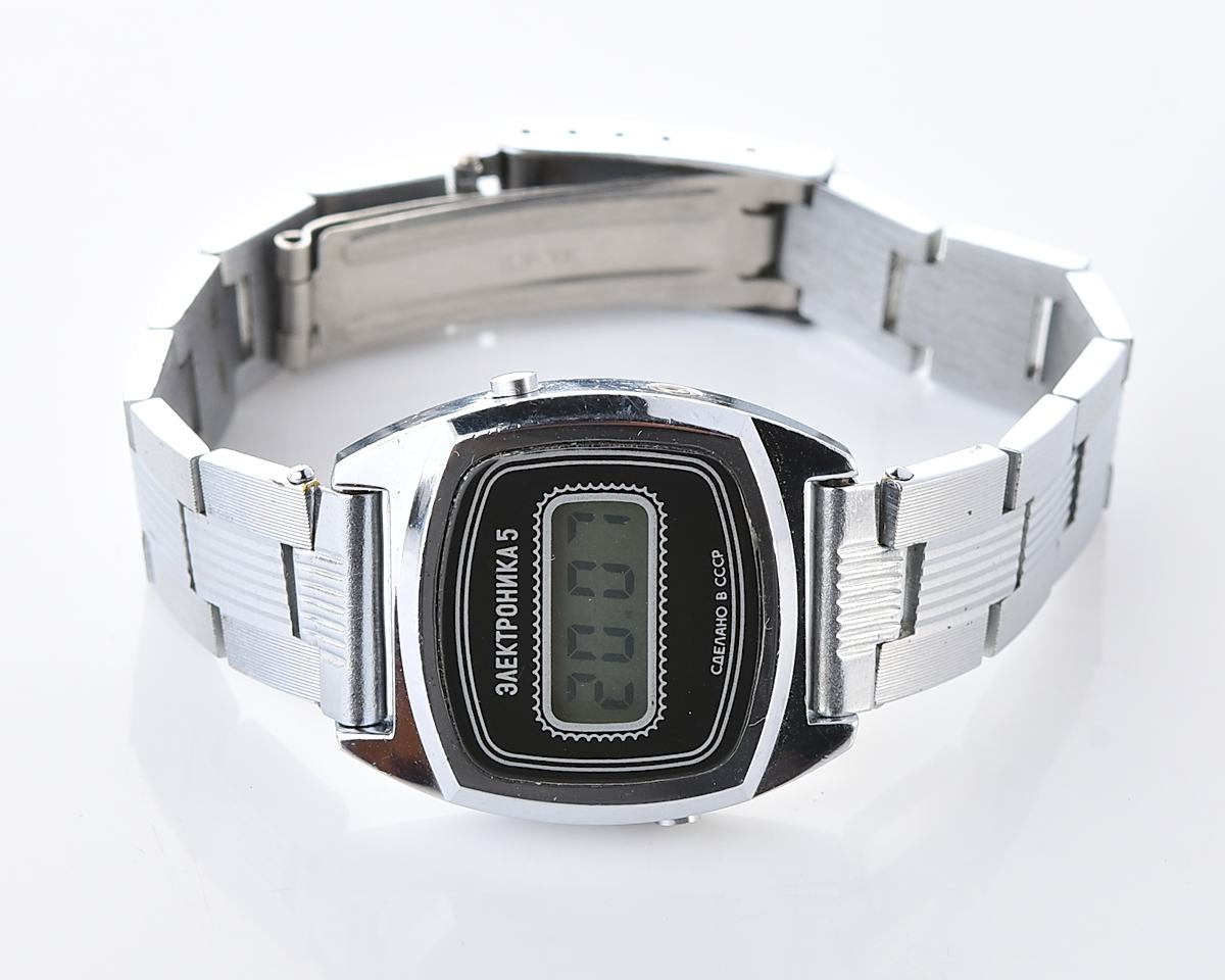 Digital vintage USSR wristwatch Electronika with stainless steel bracelet for ladies