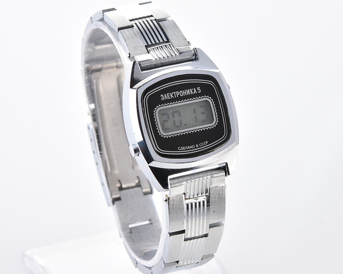 Digital vintage USSR wristwatch Electronika with stainless steel bracelet for ladies