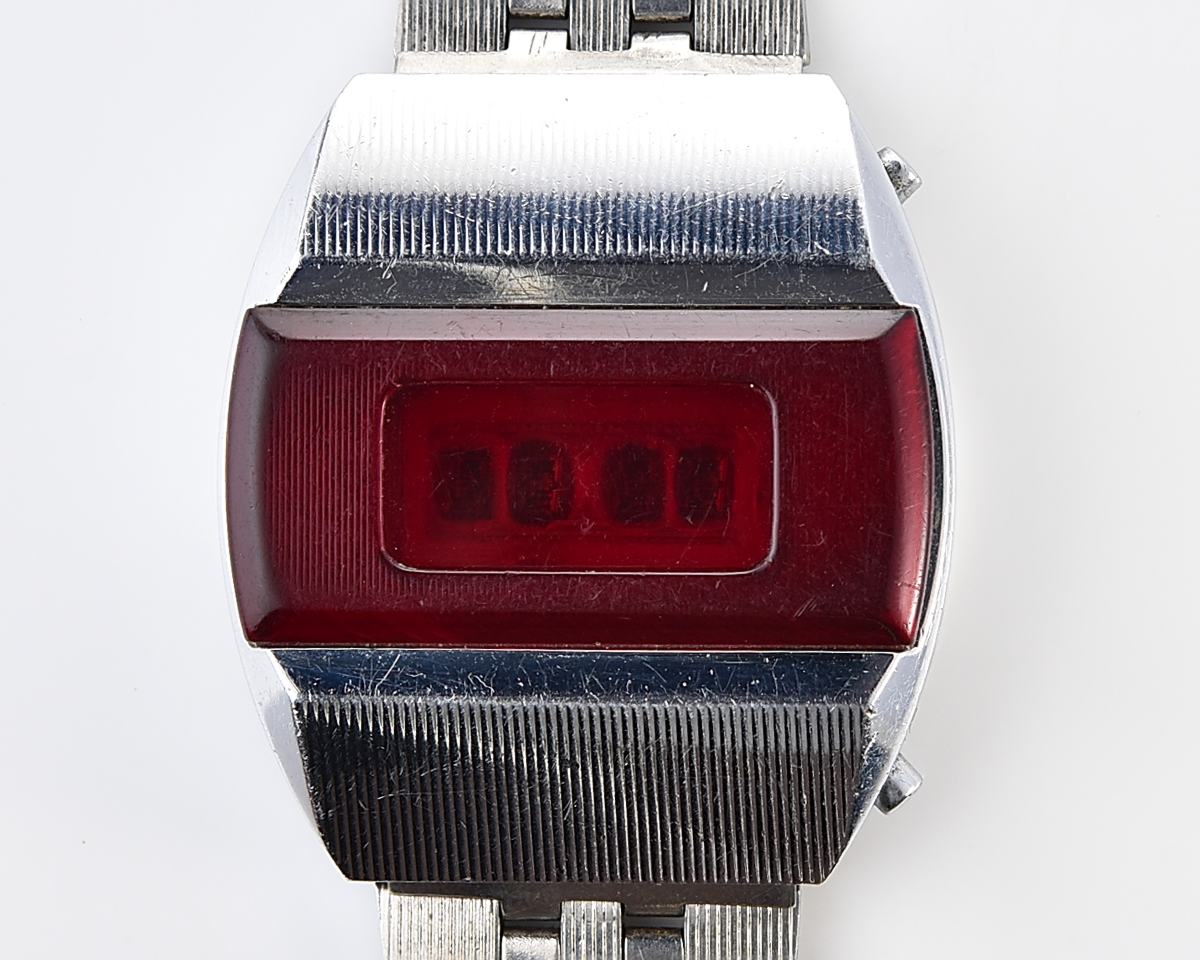 First RED LED Digital Vintage USSR Wristwatch Electronika E-1 Pulsar!
