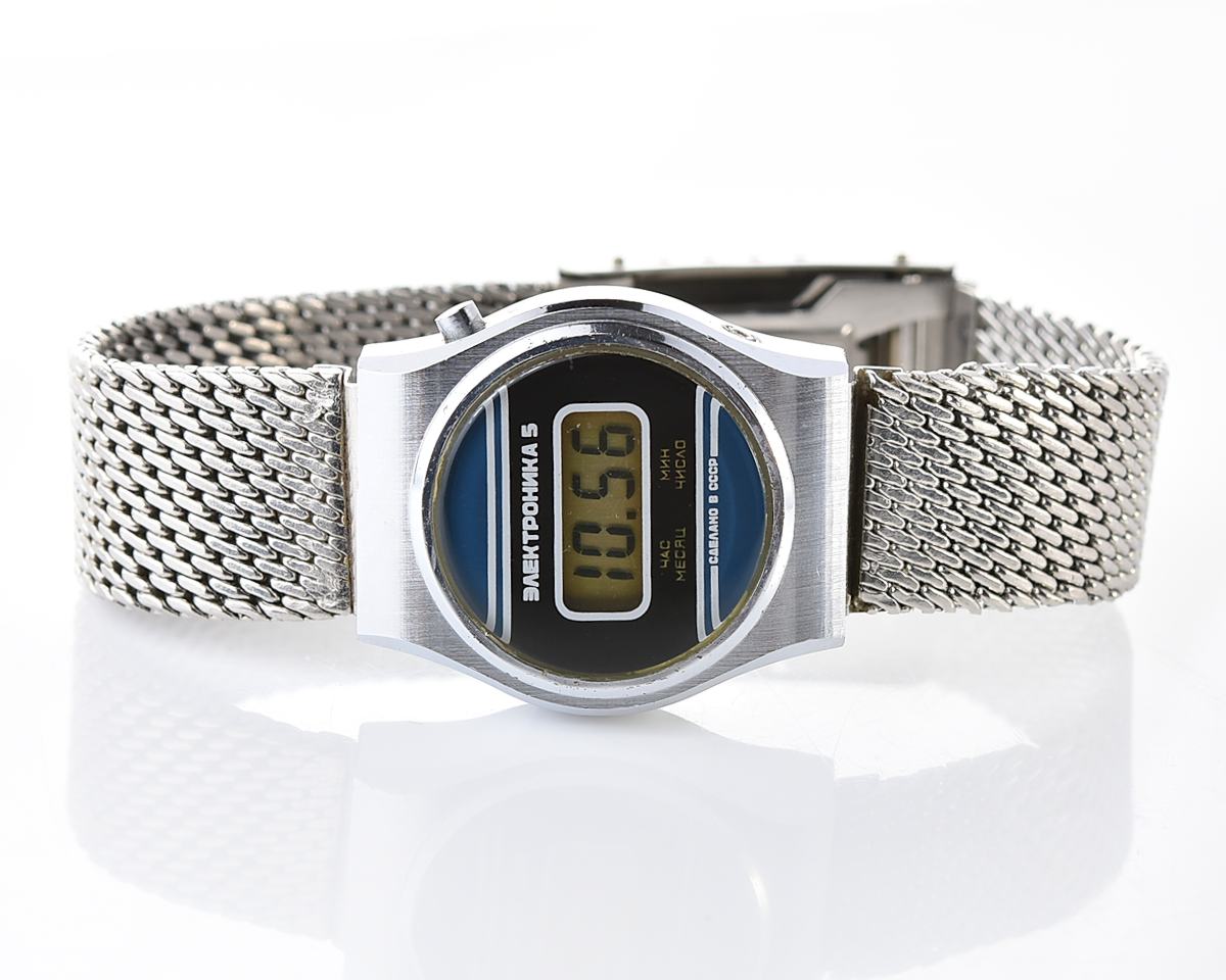 Digital vintage USSR ladies wristwatch Electronika-5 with stainless steel bracelet