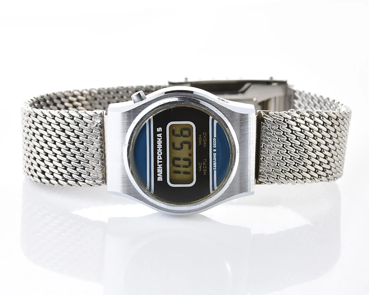 Digital vintage USSR ladies wristwatch Electronika-5 with stainless steel bracelet