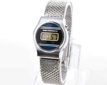 Digital vintage USSR ladies wristwatch Electronika-5 with stainless steel bracelet