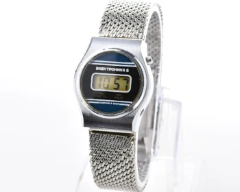 Digital vintage USSR ladies wristwatch Electronika-5 with stainless steel bracelet
