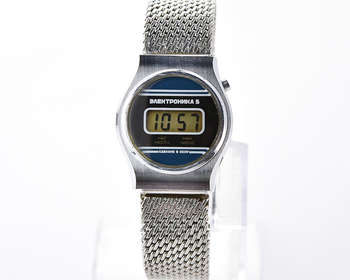 Digital vintage USSR ladies wristwatch Electronika-5 with stainless steel bracelet