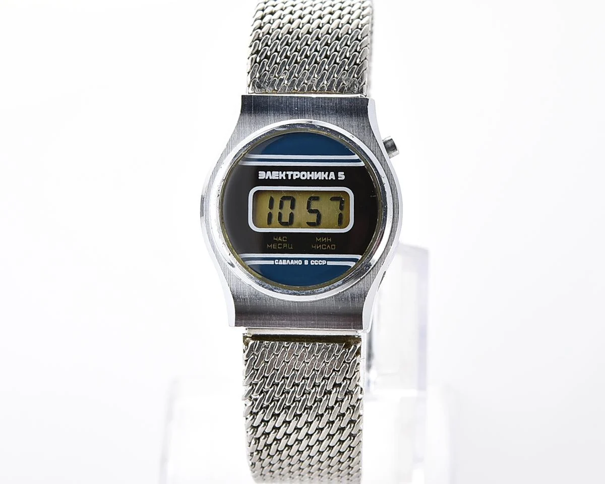 Digital vintage USSR ladies wristwatch Electronika-5 with stainless steel bracelet