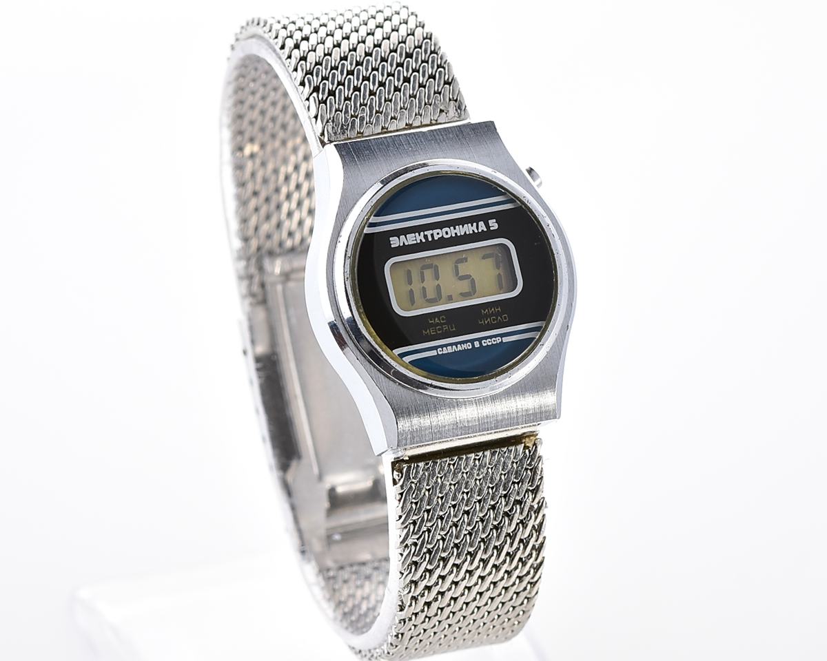Digital vintage USSR ladies wristwatch Electronika-5 with stainless steel bracelet