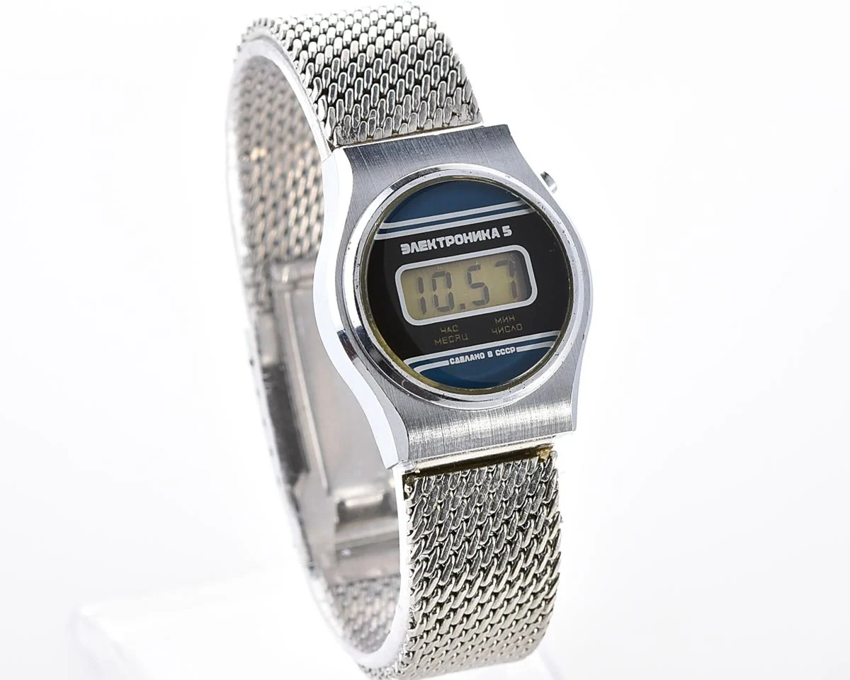 Digital vintage USSR ladies wristwatch Electronika-5 with stainless steel bracelet