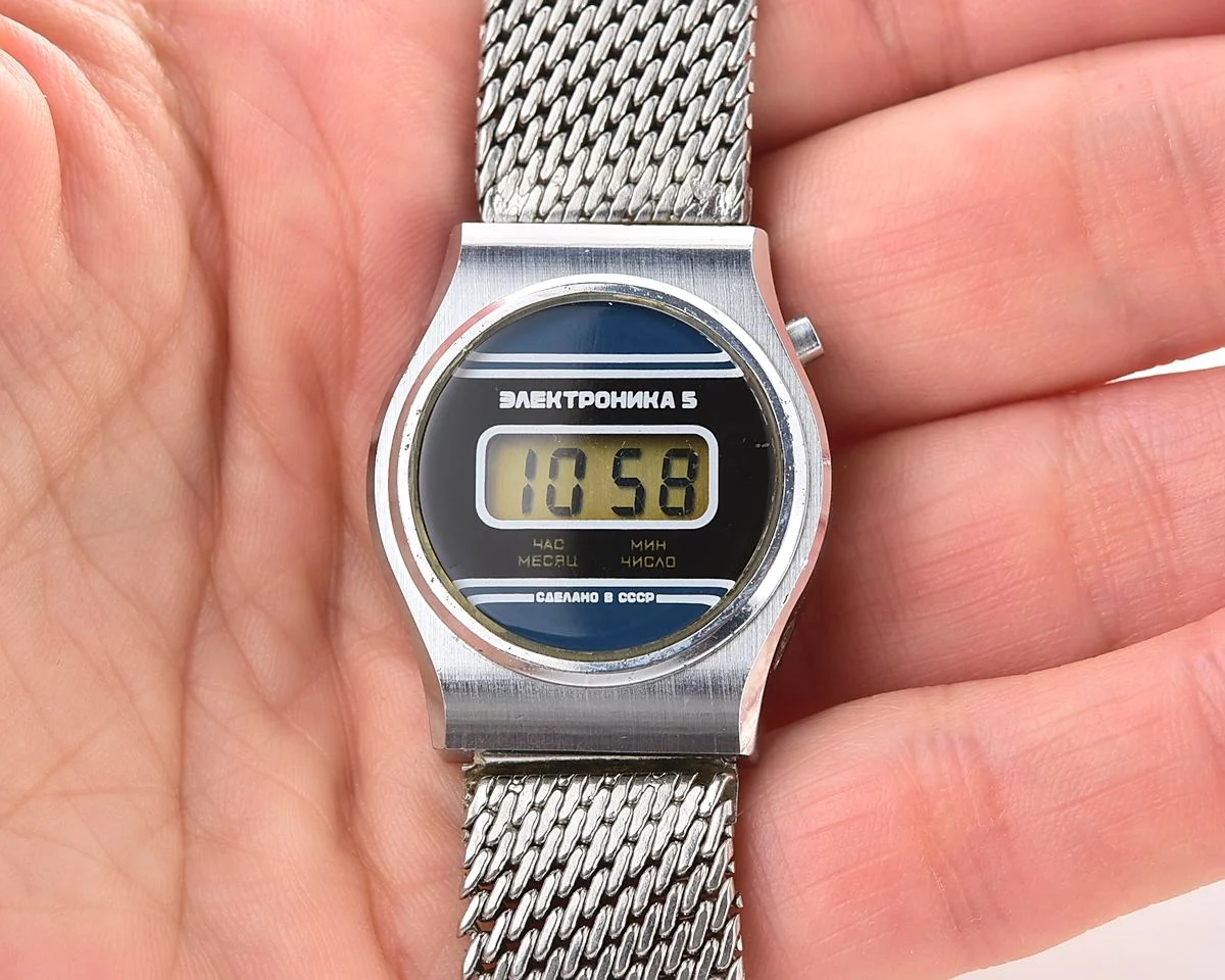 Digital vintage USSR ladies wristwatch Electronika-5 with stainless steel bracelet