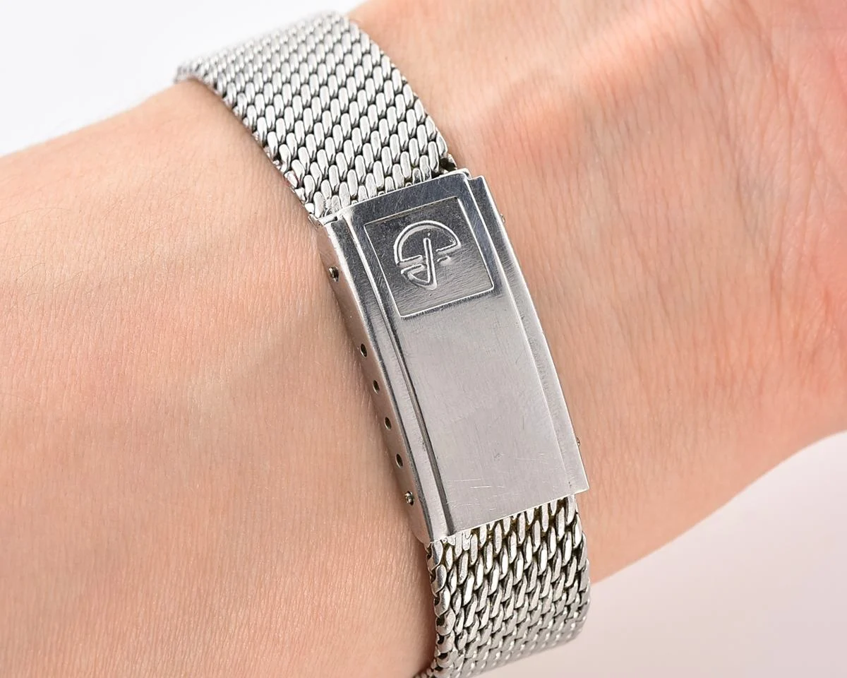 Digital vintage USSR ladies wristwatch Electronika-5 with stainless steel bracelet