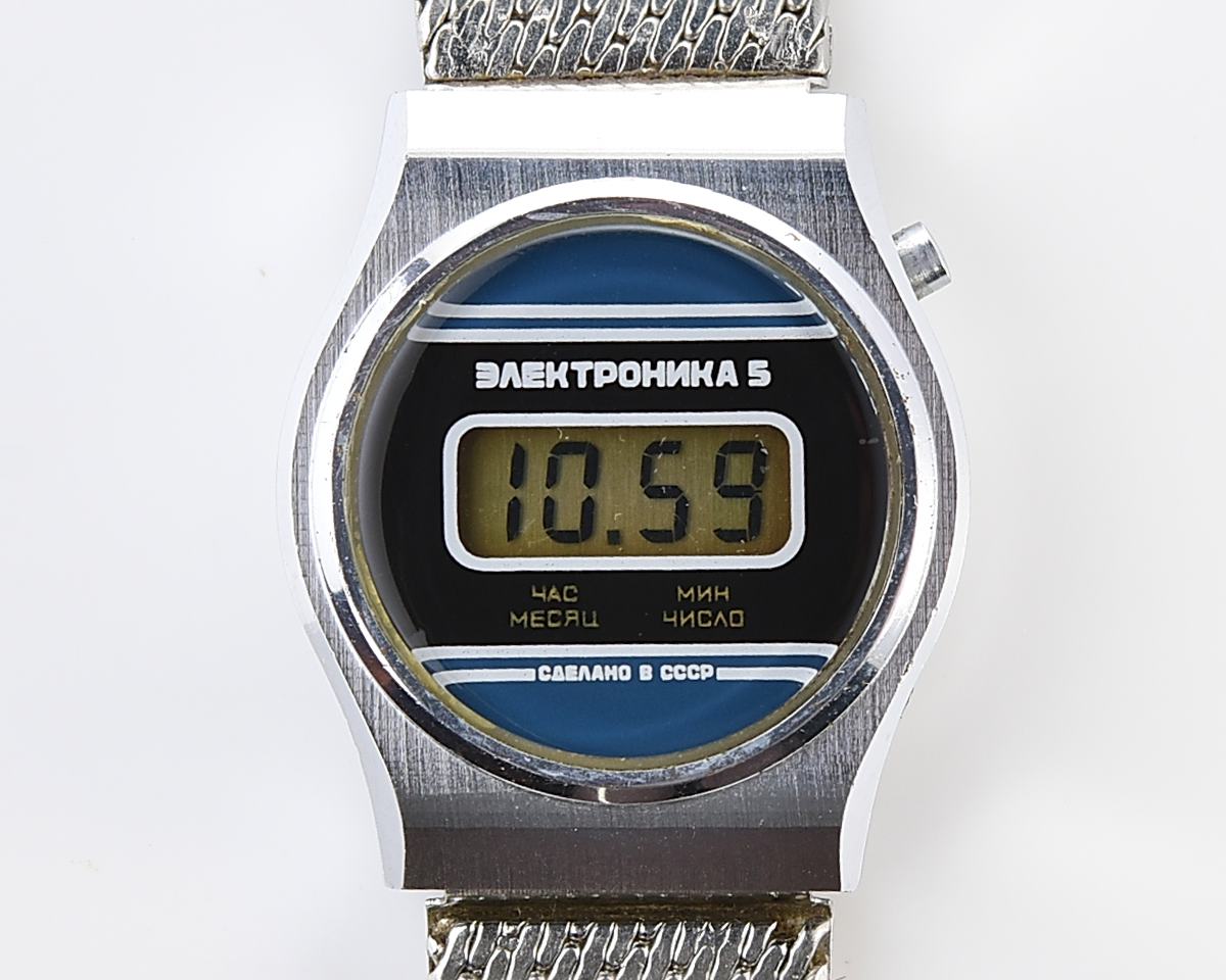 Digital vintage USSR ladies wristwatch Electronika-5 with stainless steel bracelet