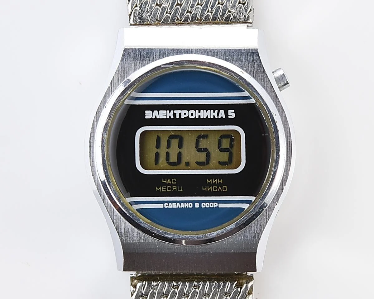 Digital vintage USSR ladies wristwatch Electronika-5 with stainless steel bracelet