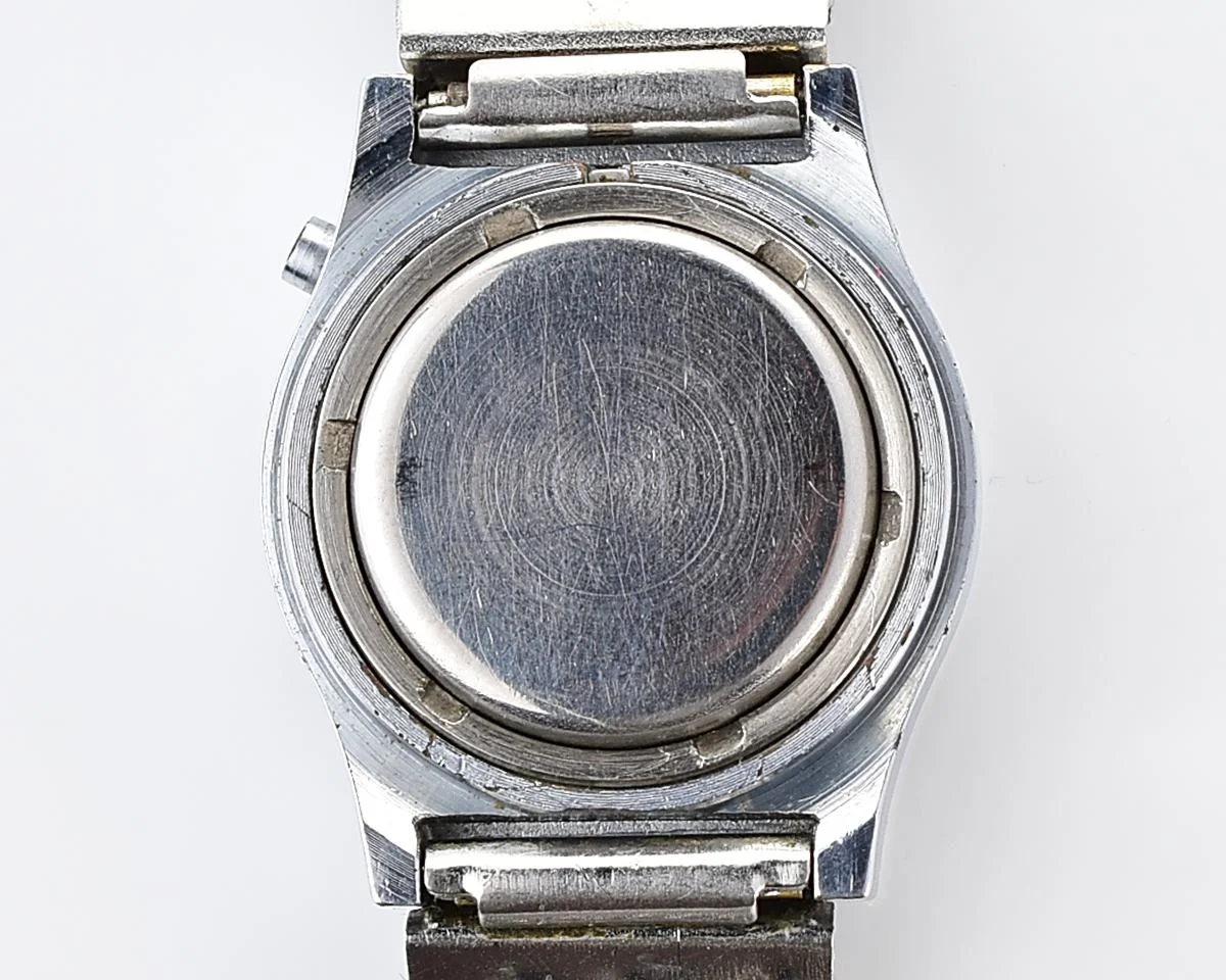 Digital vintage USSR ladies wristwatch Electronika-5 with stainless steel bracelet