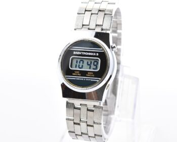 Digital vintage USSR ladies wristwatch Electronika-5 with stainless steel bracelet