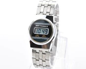Digital vintage USSR ladies wristwatch Electronika-5 with stainless steel bracelet
