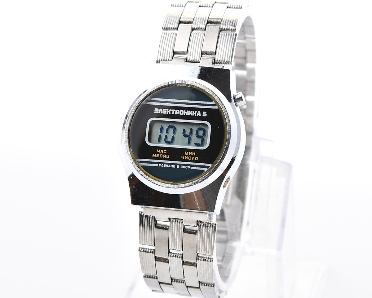 Digital vintage USSR ladies wristwatch Electronika-5 with stainless steel bracelet