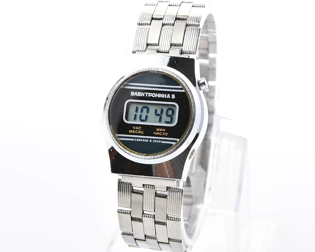 Digital vintage USSR ladies wristwatch Electronika-5 with stainless steel bracelet