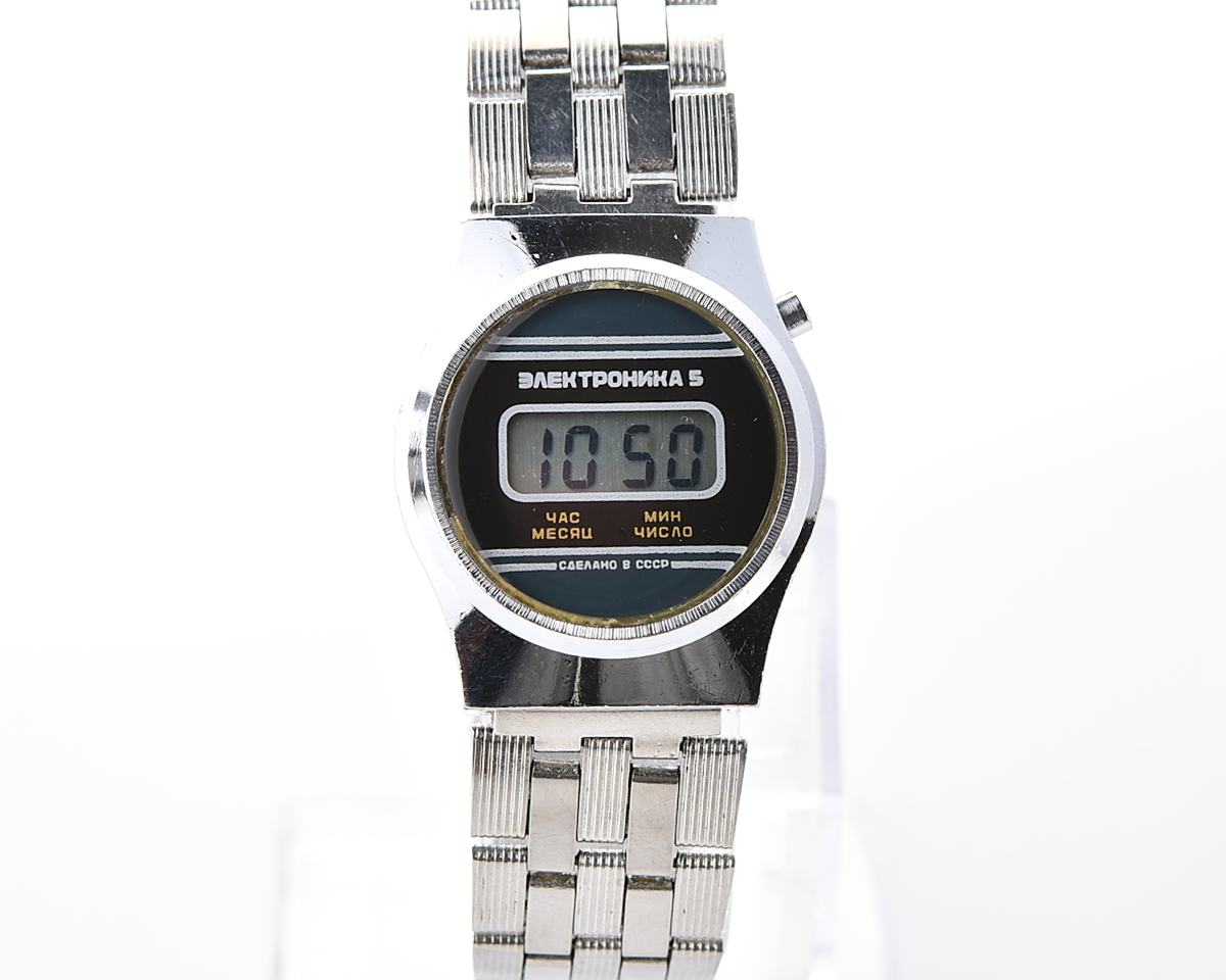Digital vintage USSR ladies wristwatch Electronika-5 with stainless steel bracelet