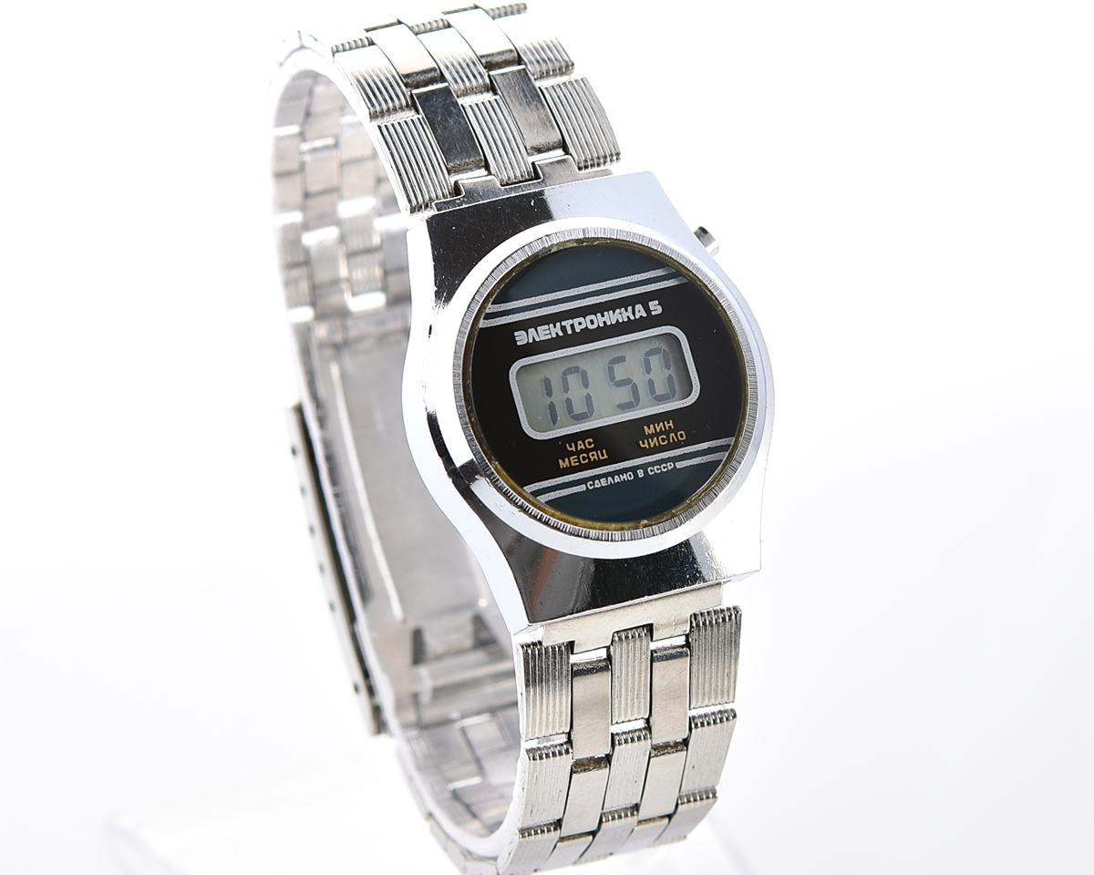 Digital vintage USSR ladies wristwatch Electronika-5 with stainless steel bracelet
