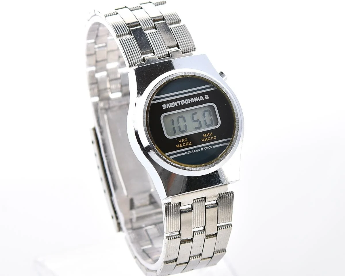 Digital vintage USSR ladies wristwatch Electronika-5 with stainless steel bracelet