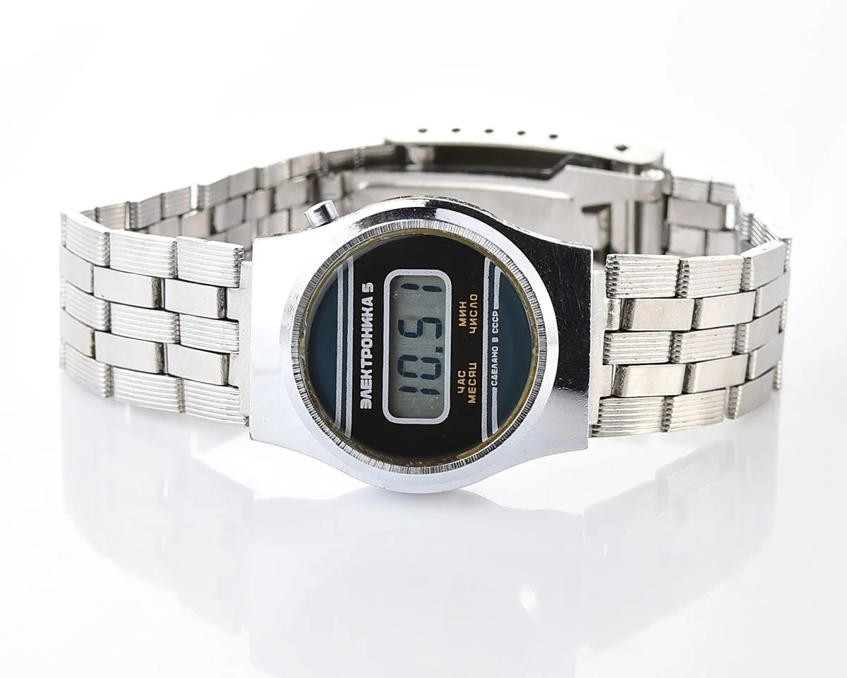 Digital vintage USSR ladies wristwatch Electronika-5 with stainless steel bracelet