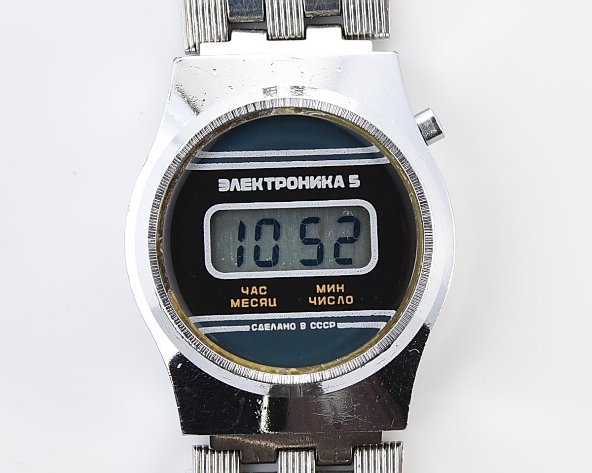 Digital vintage USSR ladies wristwatch Electronika-5 with stainless steel bracelet