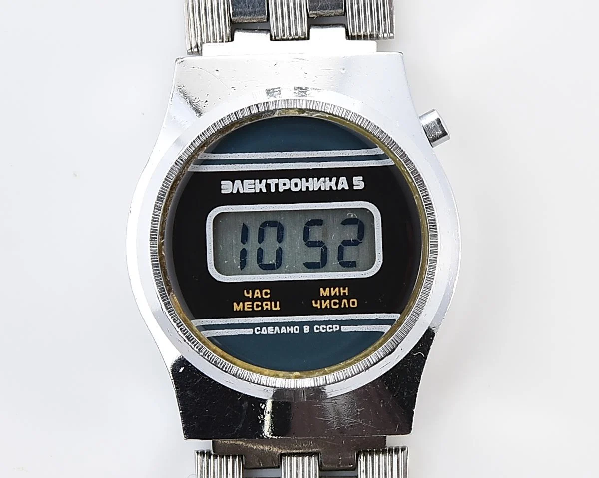 Digital vintage USSR ladies wristwatch Electronika-5 with stainless steel bracelet
