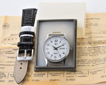 TIME CAPSULE: soviet LUCH automatic quartz watch - New Old Stock(NOS)!