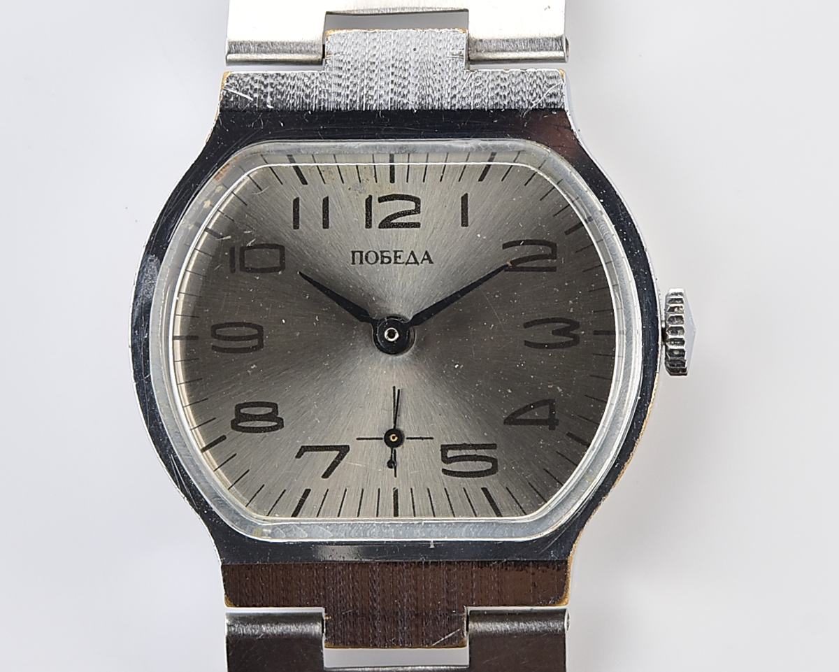 Vintage soviet mechanical POBEDA watch with stainless steel bracelet