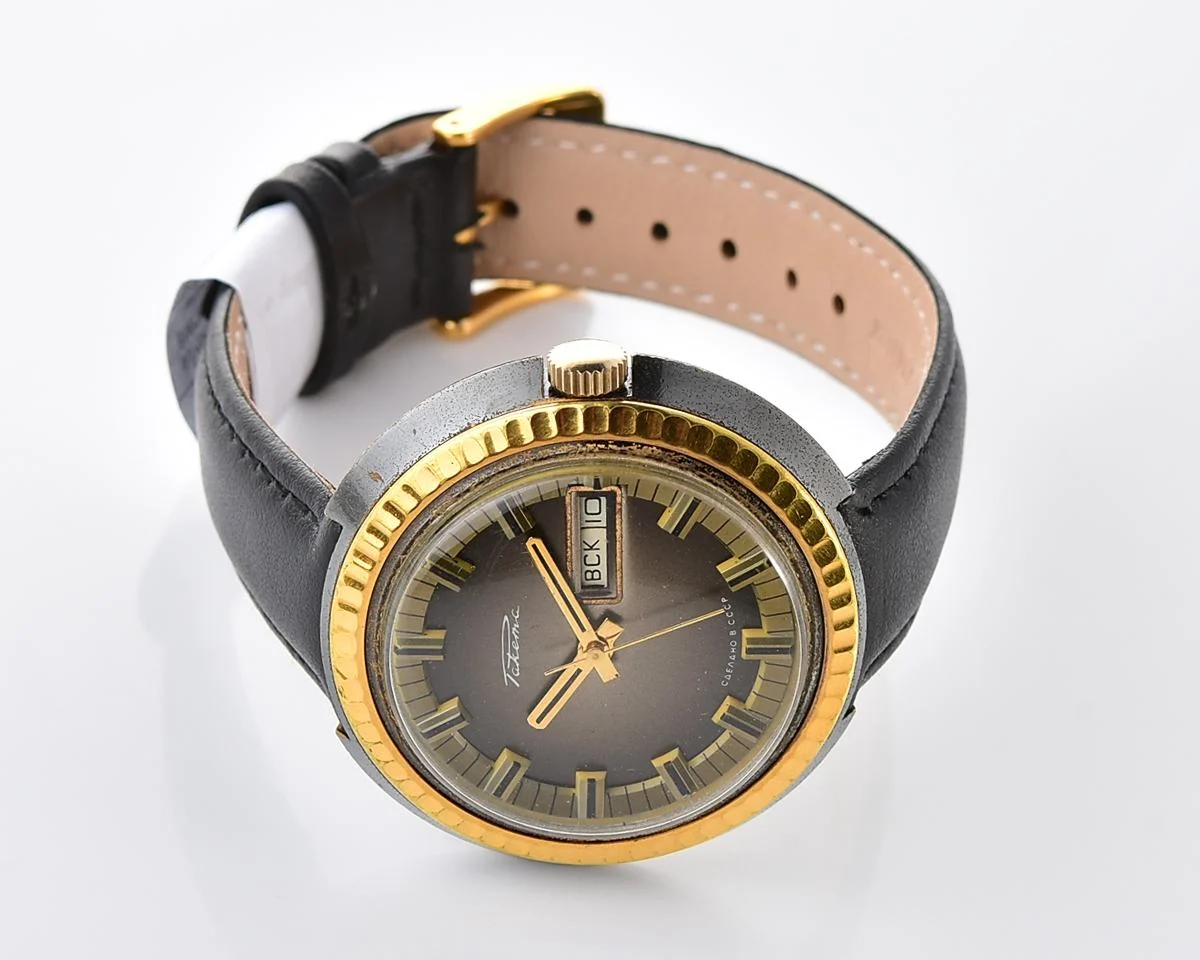 Vintage Soviet Raketa mechanical wristwatch