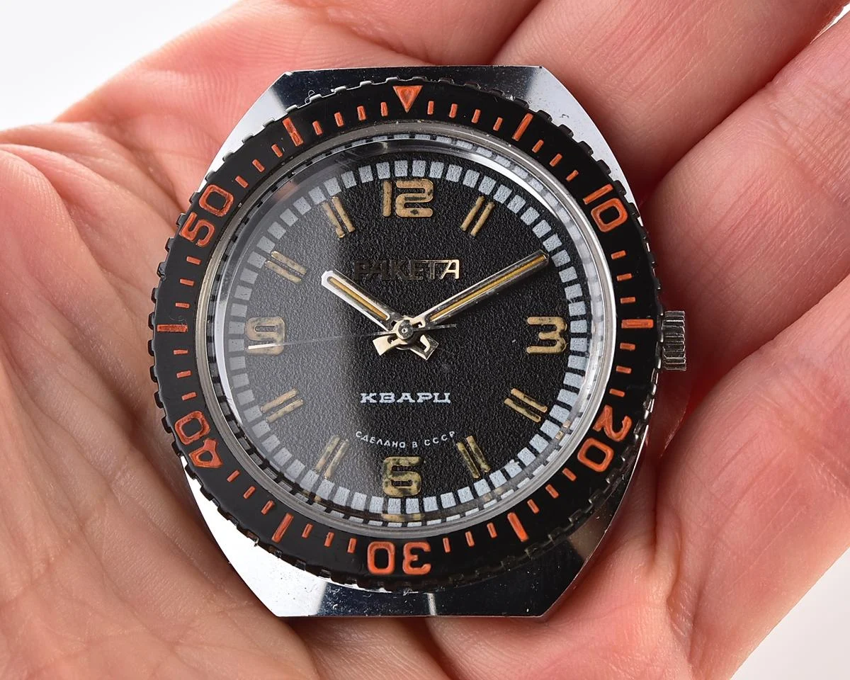Vintage Soviet Raketa quartz watch with box&passport + Raketa branded steel bracelet!