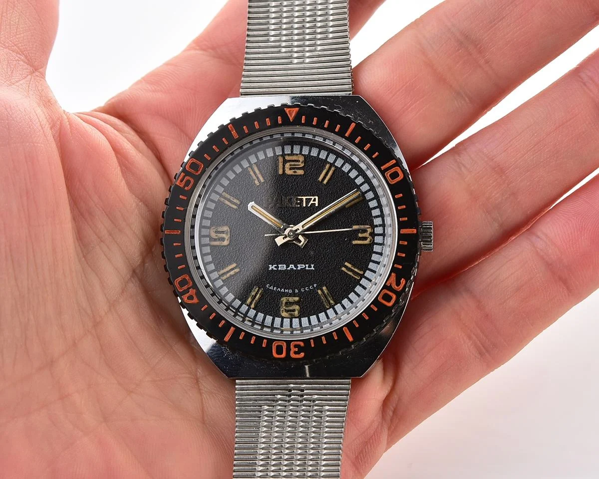Vintage Soviet Raketa quartz watch with box&passport + Raketa branded steel bracelet!