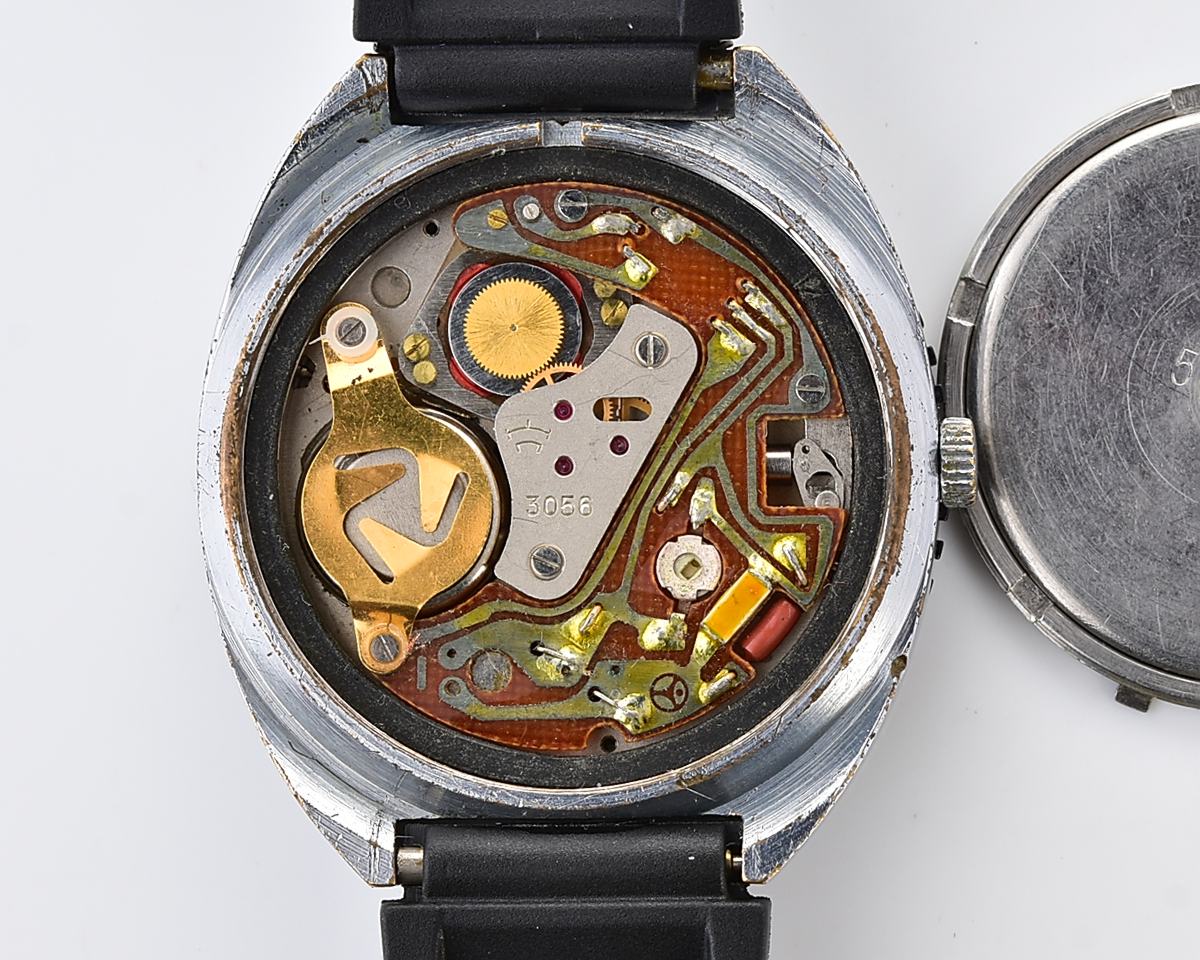 Vintage soviet RAKETA quartz wristwatch with rotating bezel