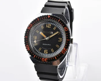 Vintage Soviet Raketa quartz wristwatch with rotating bezel