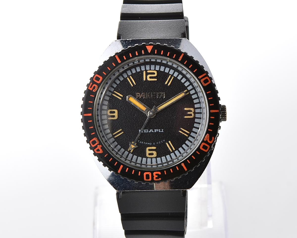 Vintage soviet RAKETA quartz wristwatch with rotating bezel