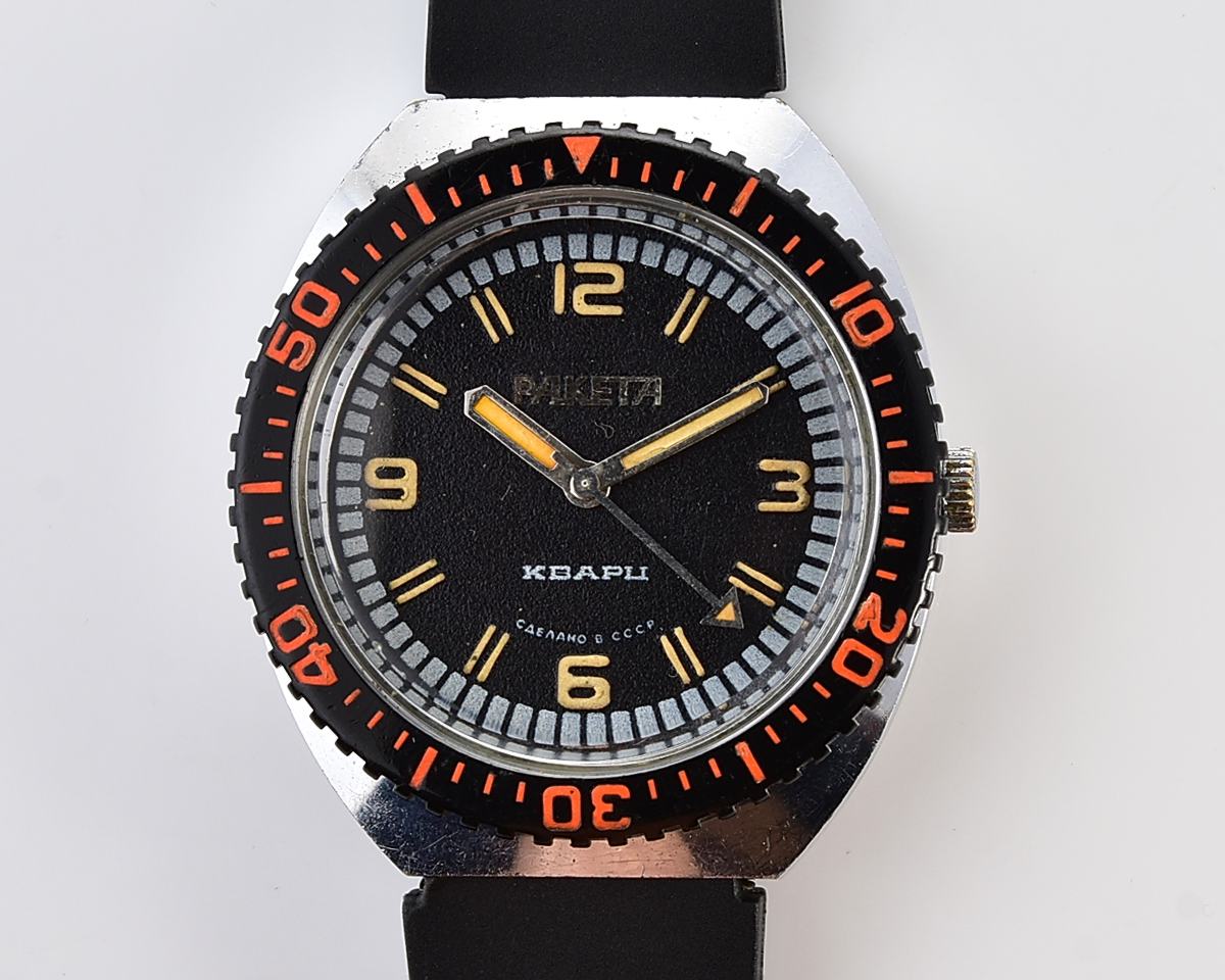Vintage soviet RAKETA quartz wristwatch with rotating bezel