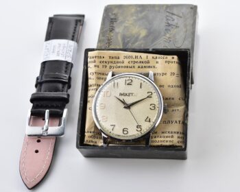 TIME CAPSULE: Vintage soviet Raketa mechanical wristwatch - complete with it's box and passport!