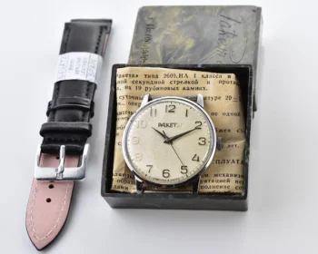 TIME CAPSULE: Vintage Soviet Raketa mechanical wristwatch - complete with it's box and passport!