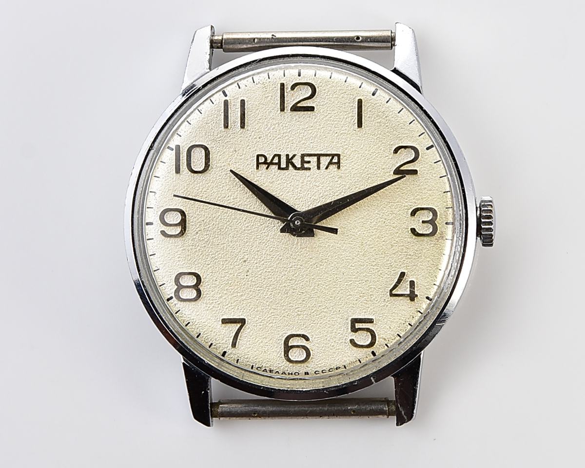 TIME CAPSULE: Vintage soviet Raketa mechanical wristwatch - complete with it's box and passport!