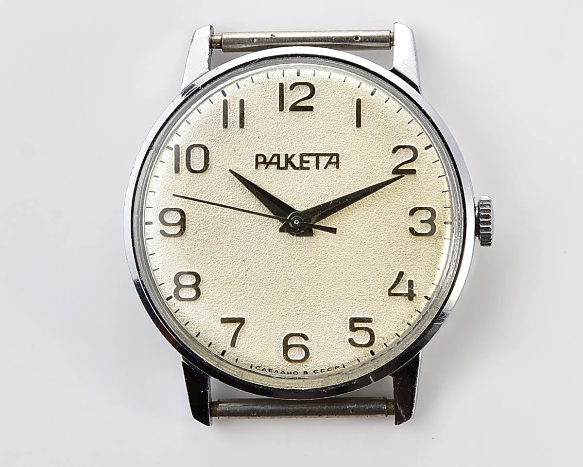 TIME CAPSULE: Vintage Soviet Raketa mechanical wristwatch - complete with it's box and passport!