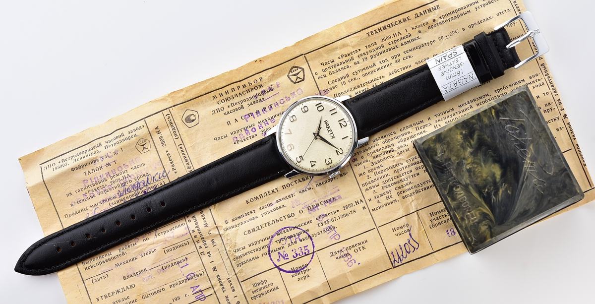 TIME CAPSULE: Vintage soviet Raketa mechanical wristwatch - complete with it's box and passport!