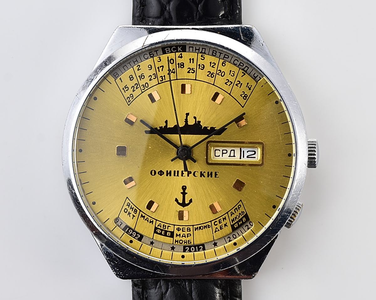 Soviet RAKETA perpetual calendar mechanical watch with rare Officer's dial!
